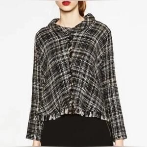 Zara Tweed Black and White Plaid Fringe Cape Poncho Sweater Size XS, EUC